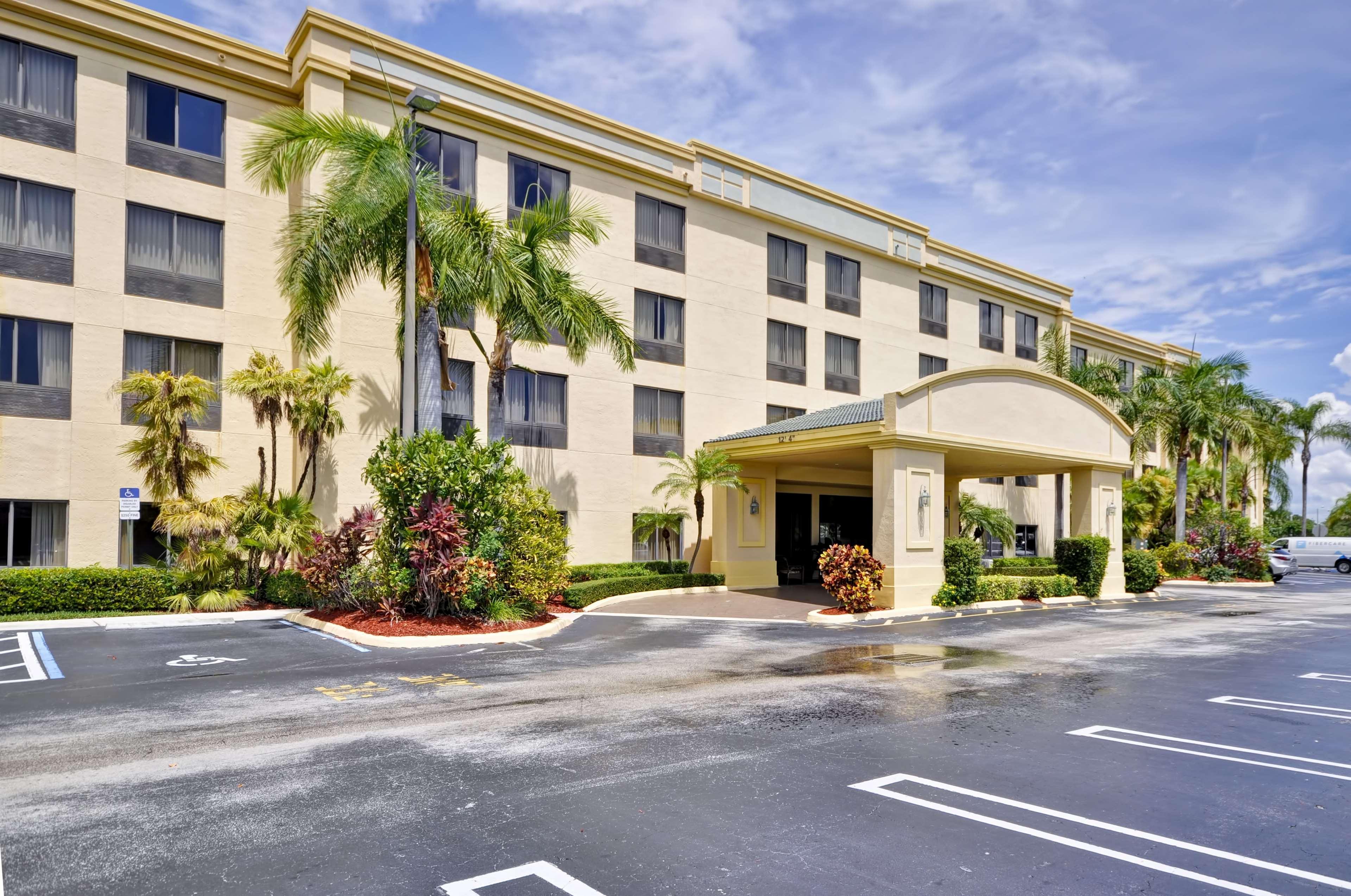 Hampton Inn & Suites Boynton Beach Exterior photo